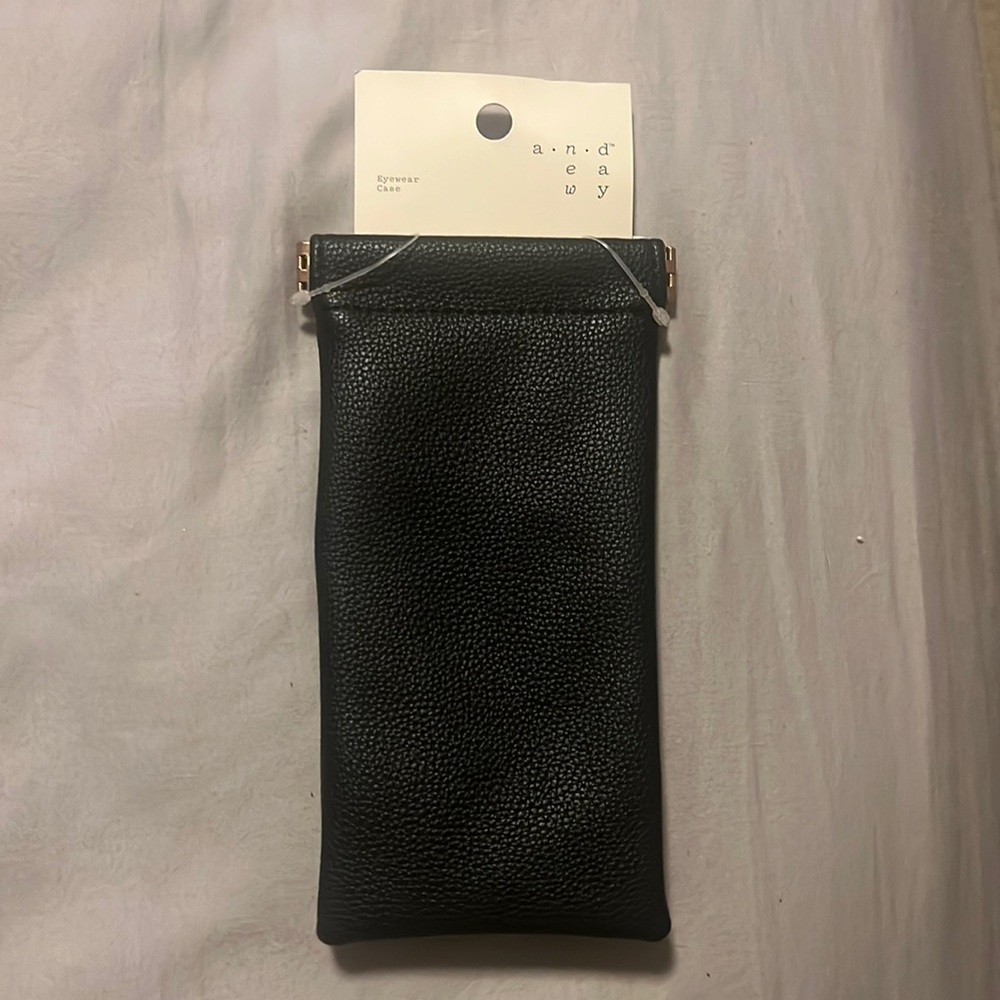 BNWT A New Day eyewear case